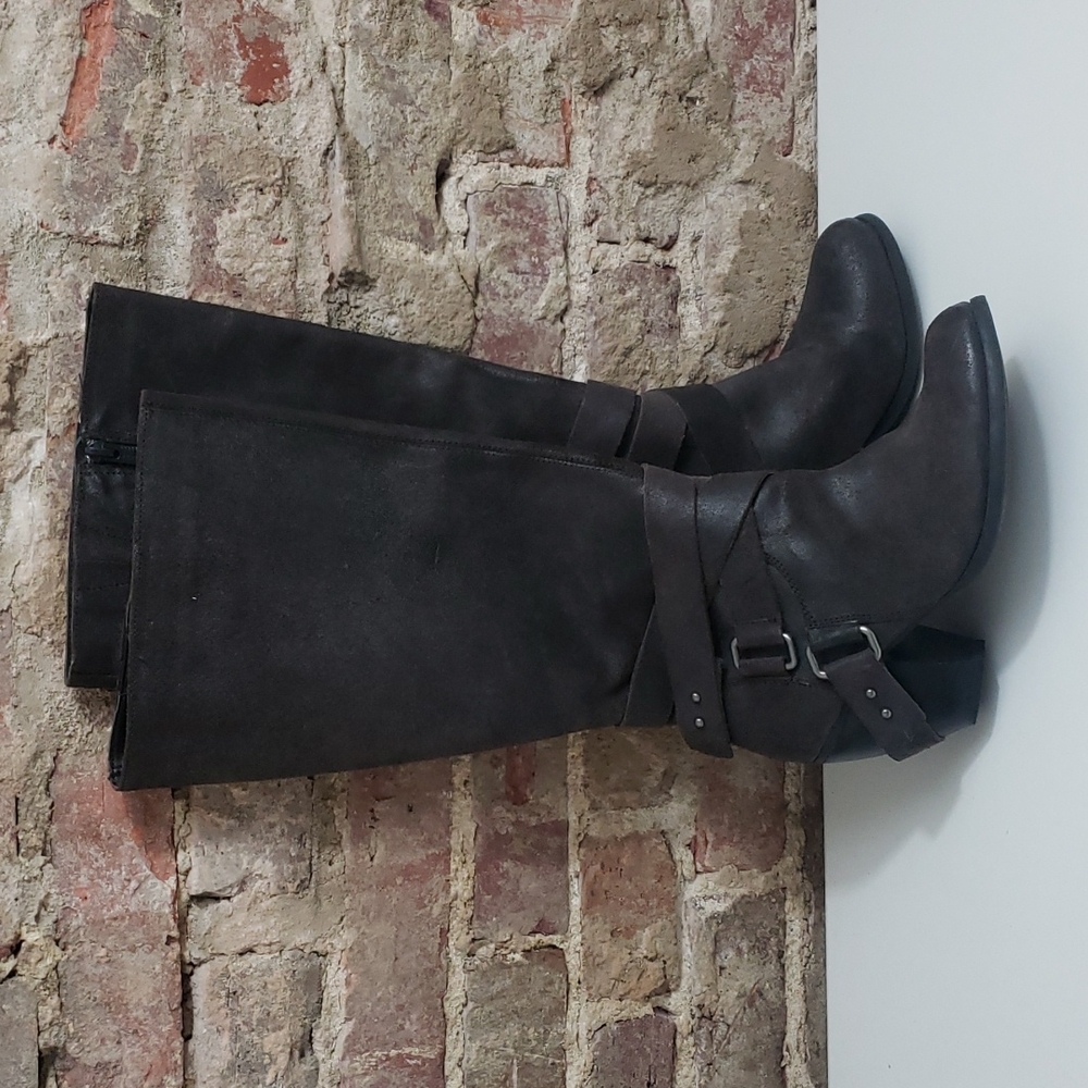 FERGIE ladies leather boots size 8.5